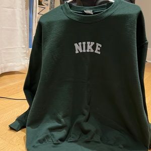 green nike crew